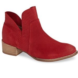 Seychelles Score Suede V Booties